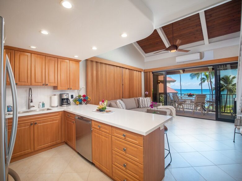 Oceanview Penthouse in Papakea Resort - Lahaina, Hawaii