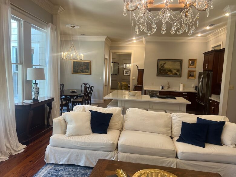 Charming Downtown Covington Retreat - Covington, Louisiana