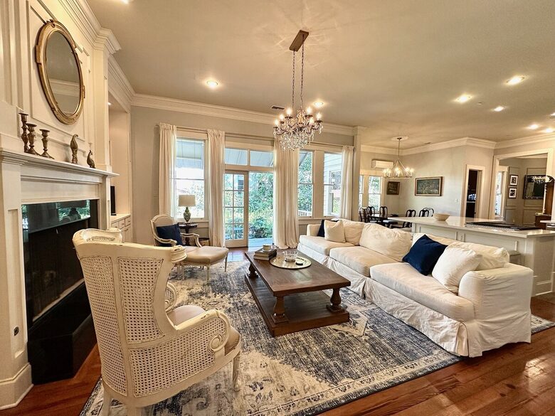 Charming Downtown Covington Retreat - Covington, Louisiana