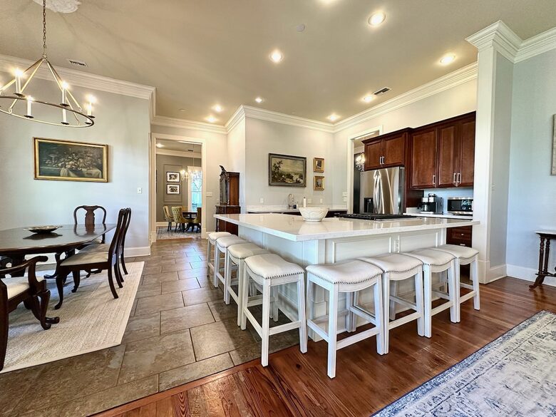 Charming Downtown Covington Retreat - Covington, Louisiana