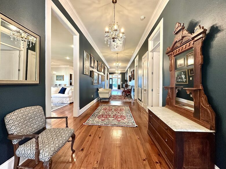 Charming Downtown Covington Retreat - Covington, Louisiana