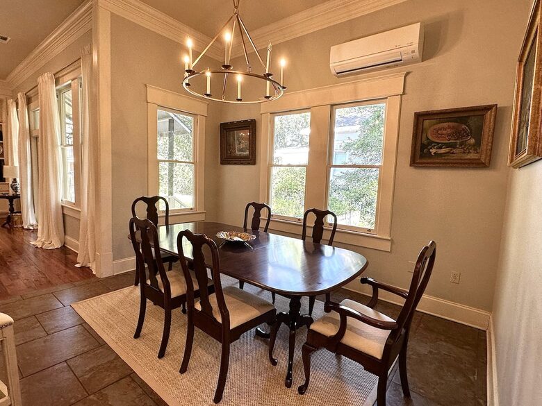 Charming Downtown Covington Retreat - Covington, Louisiana