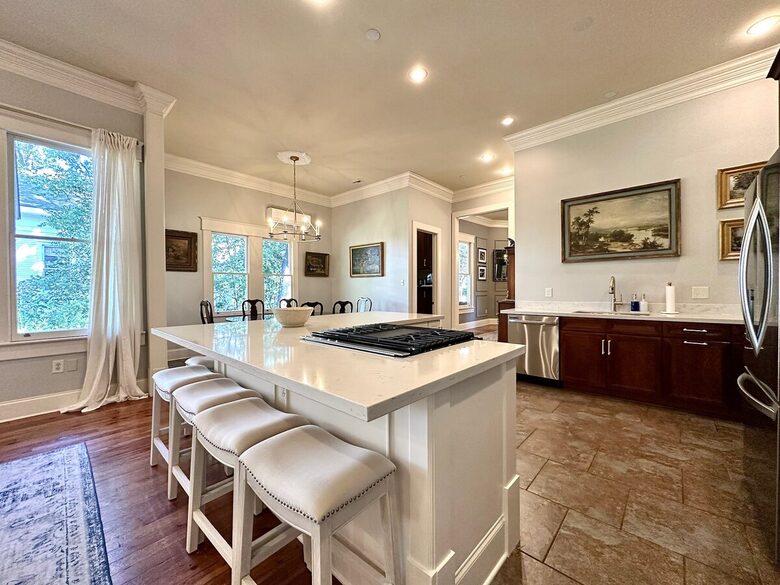 Charming Downtown Covington Retreat - Covington, Louisiana