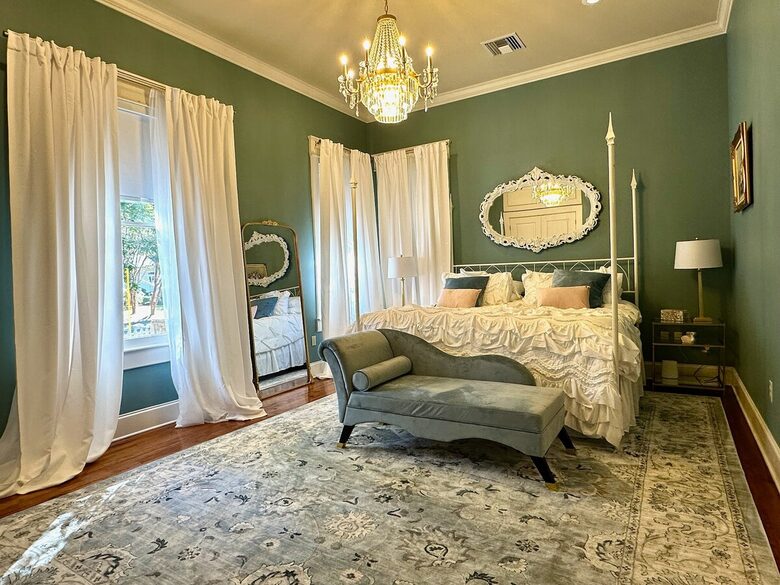 Charming Downtown Covington Retreat - Covington, Louisiana