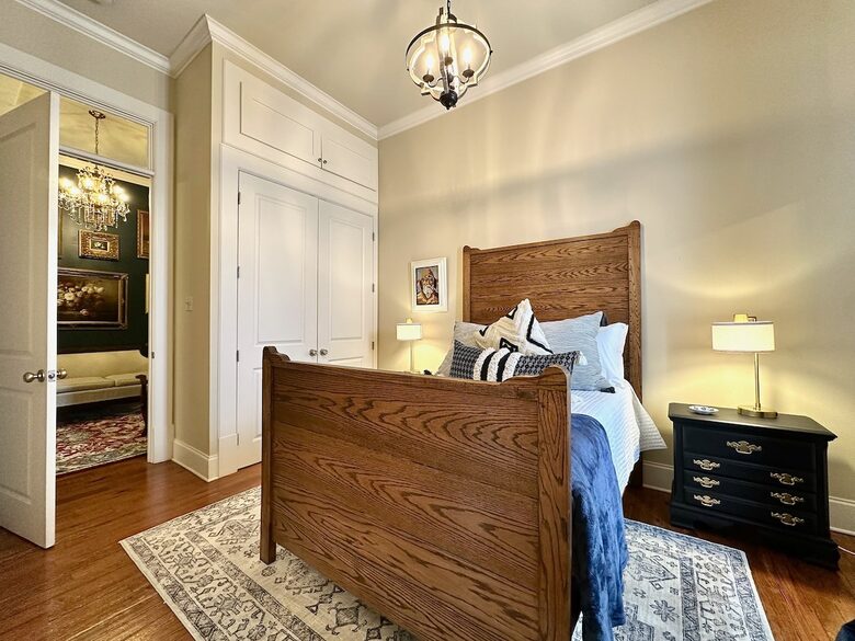 Charming Downtown Covington Retreat - Covington, Louisiana