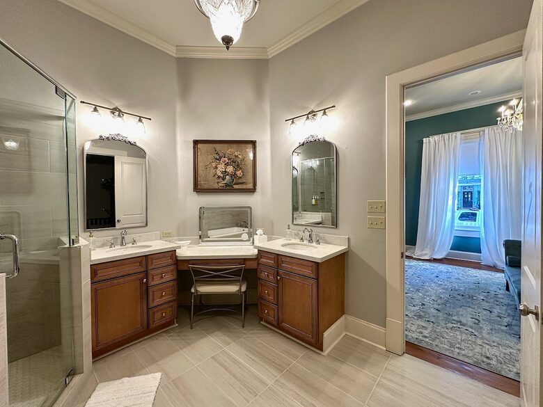 Charming Downtown Covington Retreat - Covington, Louisiana