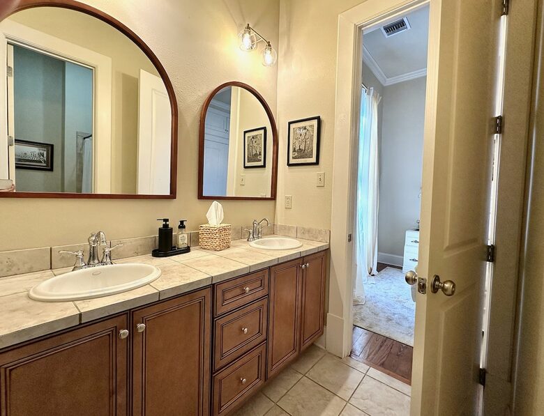 Charming Downtown Covington Retreat - Covington, Louisiana