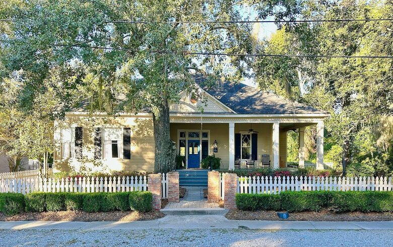 Charming Downtown Covington Retreat - Covington, Louisiana