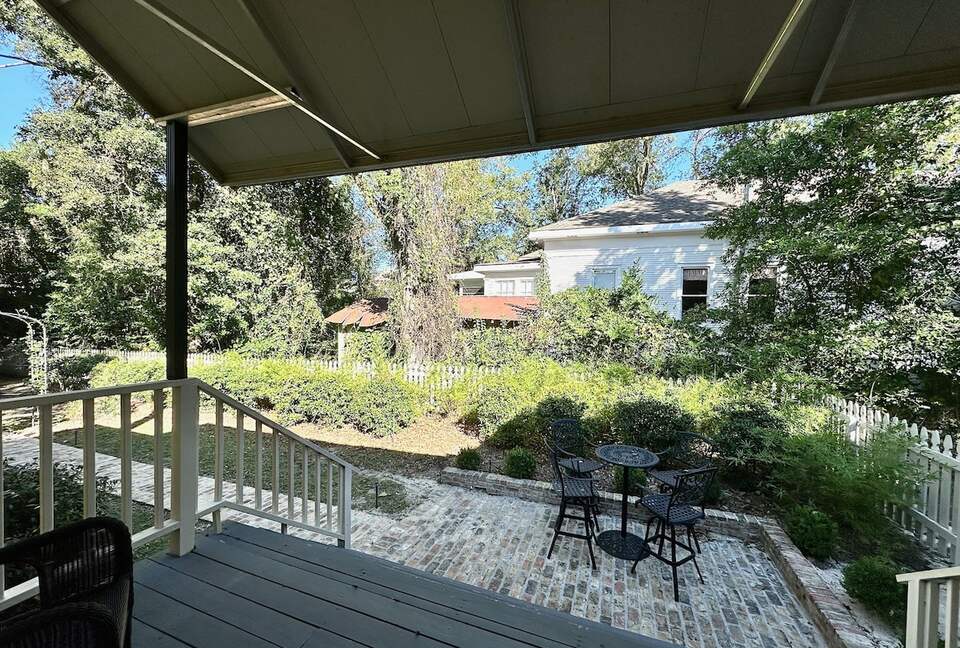 Charming Downtown Covington Retreat - Covington, Louisiana