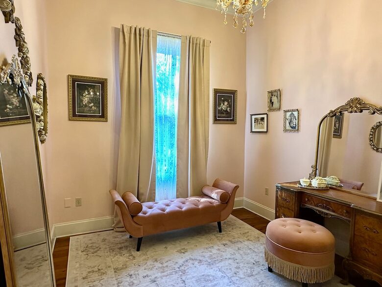 Charming Downtown Covington Retreat - Covington, Louisiana