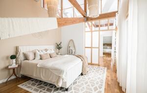 A Design-Led Treetop Retreat for Quiet Connecticut Weekends - Wilton, Connecticut