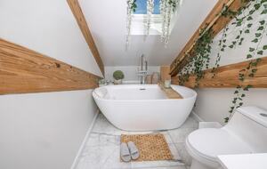 A Design-Led Treetop Retreat for Quiet Connecticut Weekends - Wilton, Connecticut