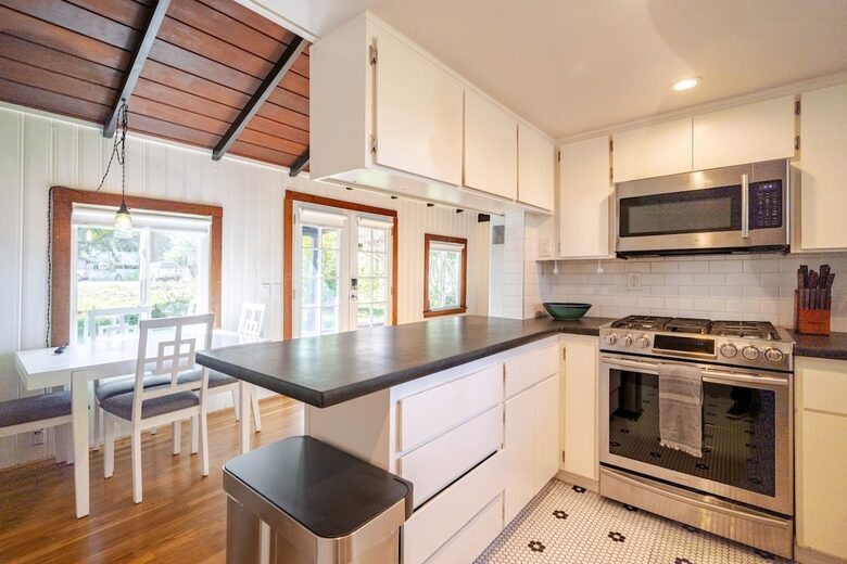 Hidden Lake House With Hot Tub & Views - Watsonville, California