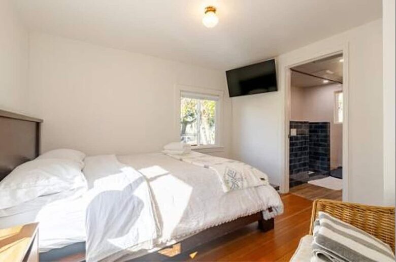 Hidden Lake House With Hot Tub & Views - Watsonville, California