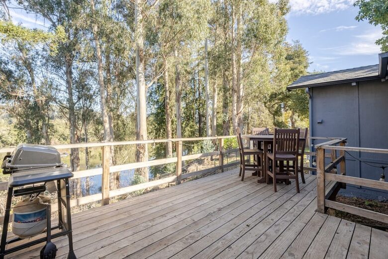 Hidden Lake House With Hot Tub & Views - Watsonville, California