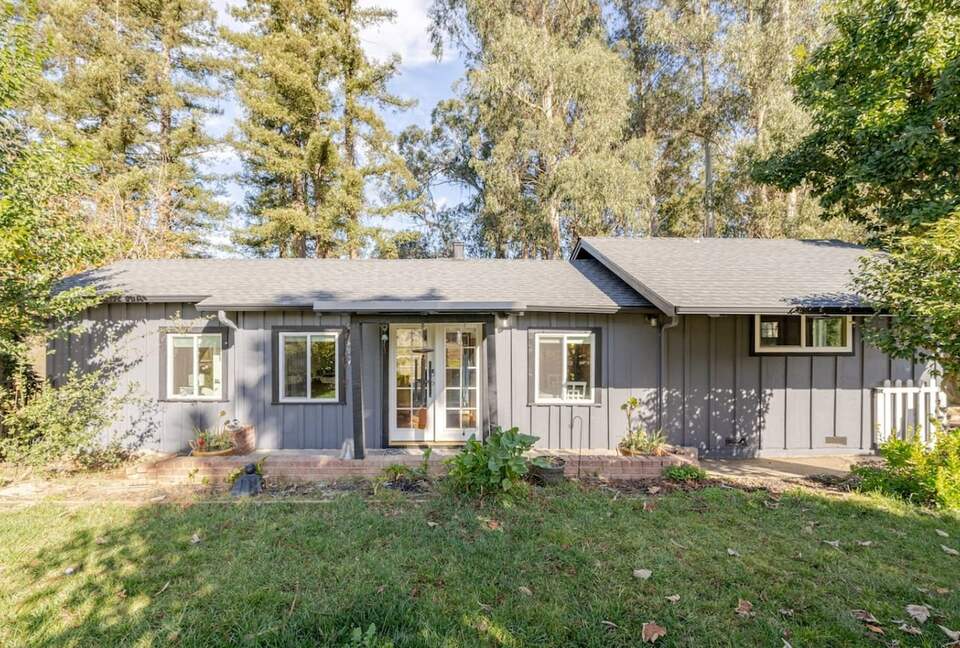 Hidden Lake House With Hot Tub & Views - Watsonville, California