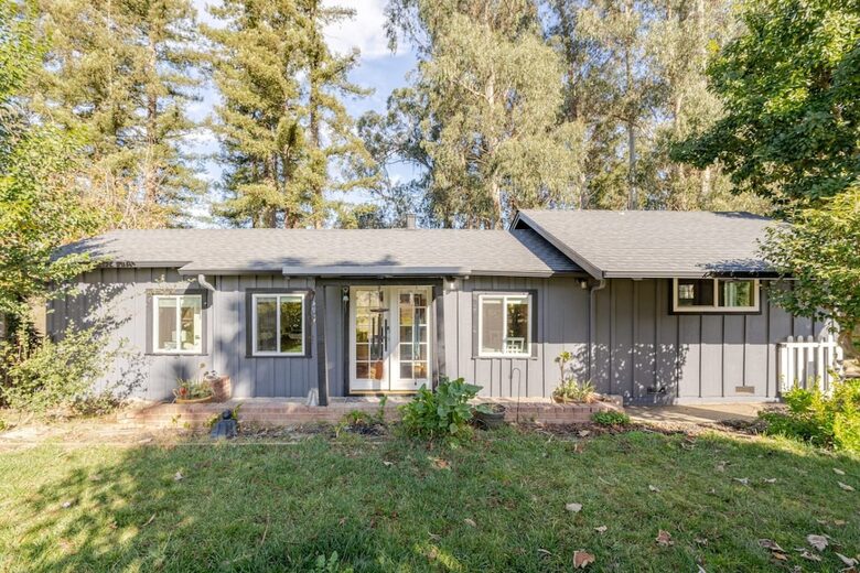 Hidden Lake House With Hot Tub & Views - Watsonville, California