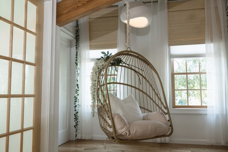 Designer 3BR Treehouse w/ Soaking Tub & Skylights - Wilton, Connecticut