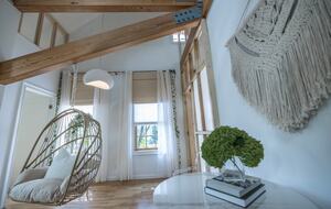 A Design-Led Treetop Retreat for Quiet Connecticut Weekends - Wilton, Connecticut