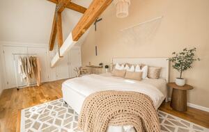A Design-Led Treetop Retreat for Quiet Connecticut Weekends - Wilton, Connecticut