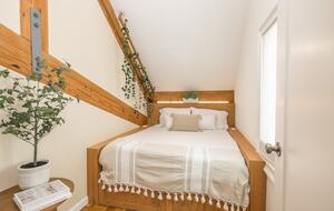 A Design-Led Treetop Retreat for Quiet Connecticut Weekends - Wilton, Connecticut