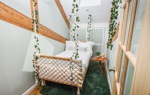 A Design-Led Treetop Retreat for Quiet Connecticut Weekends - Wilton, Connecticut