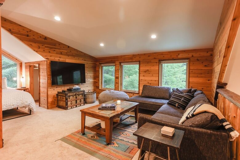 Relax in Cottonwood Cabin - Packwood, Washington