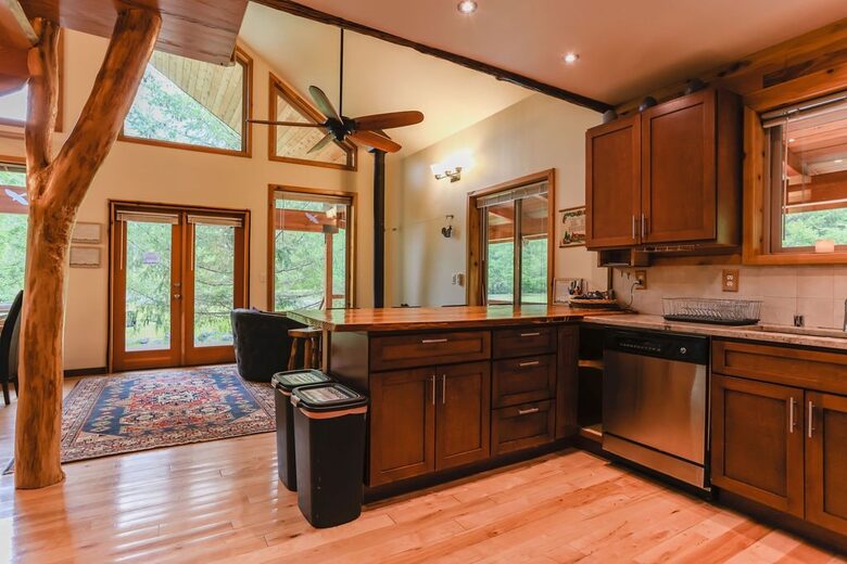 Relax in Cottonwood Cabin - Packwood, Washington