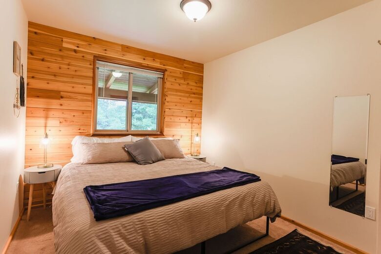 Relax in Cottonwood Cabin - Packwood, Washington