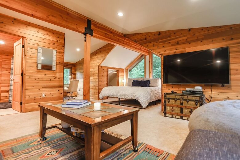Relax in Cottonwood Cabin - Packwood, Washington