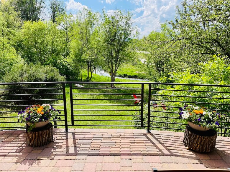 Urban Retreat with Red Rocks Charm - Arvada, Colorado