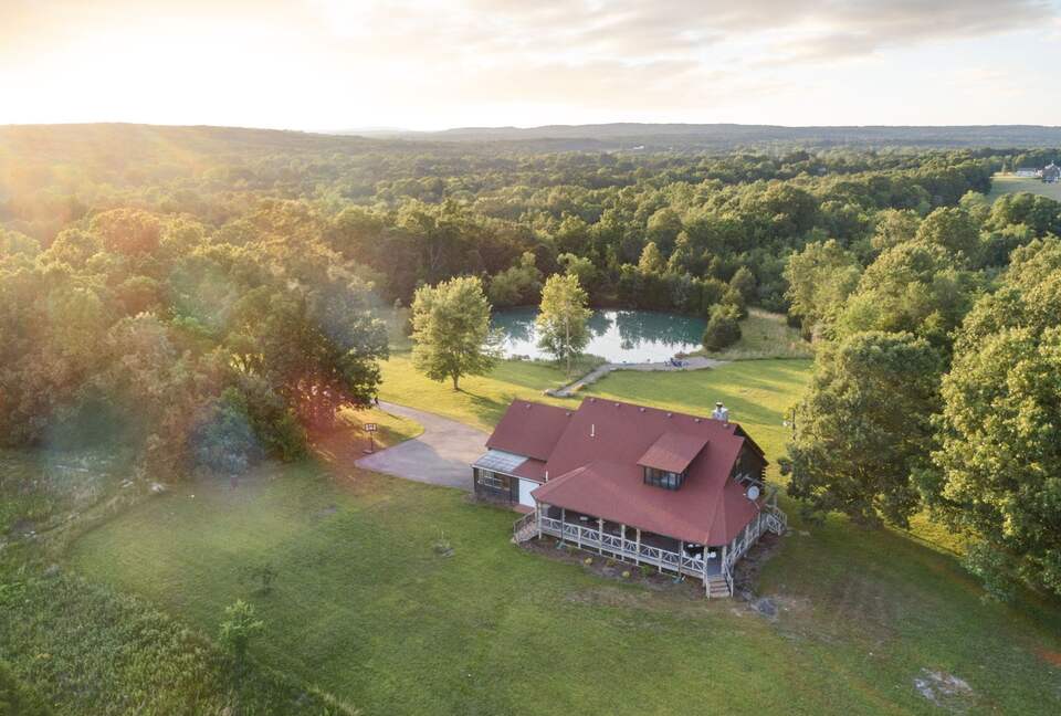 Farmington Countryside Retreat with Private Pond - Farmington, Missouri