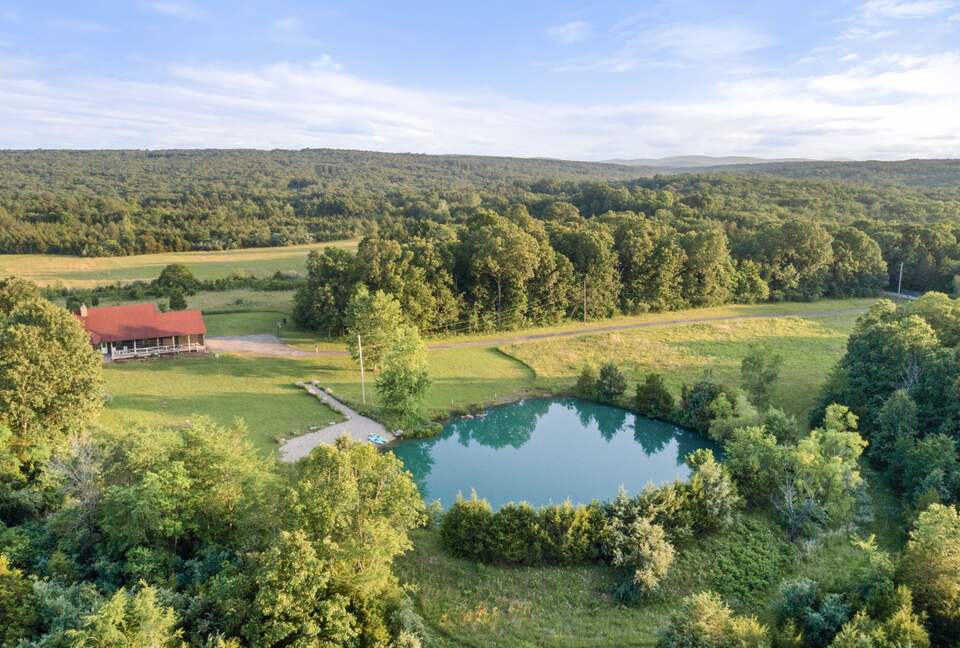 Farmington Countryside Retreat with Private Pond - Farmington, Missouri