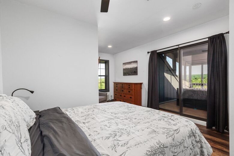 Farmington Countryside Retreat with Private Pond - Farmington, Missouri