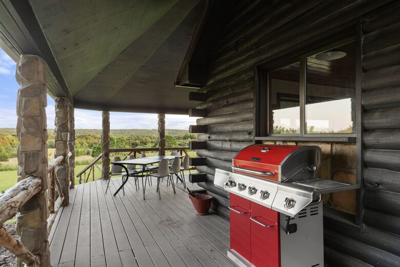 Farmington Countryside Retreat with Private Pond - Farmington, Missouri