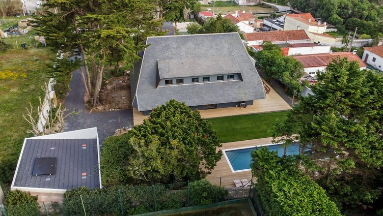 Contemporary Comfort Meets Rustic Charm by the Sea - Praia Da Maca, Colares, Portugal