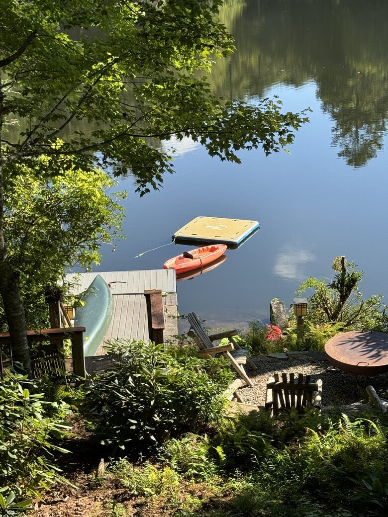 Luxury Treehouse at Water’s Edge - Sapphire, North Carolina