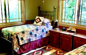 Luxury Treehouse at Water’s Edge - Sapphire, North Carolina