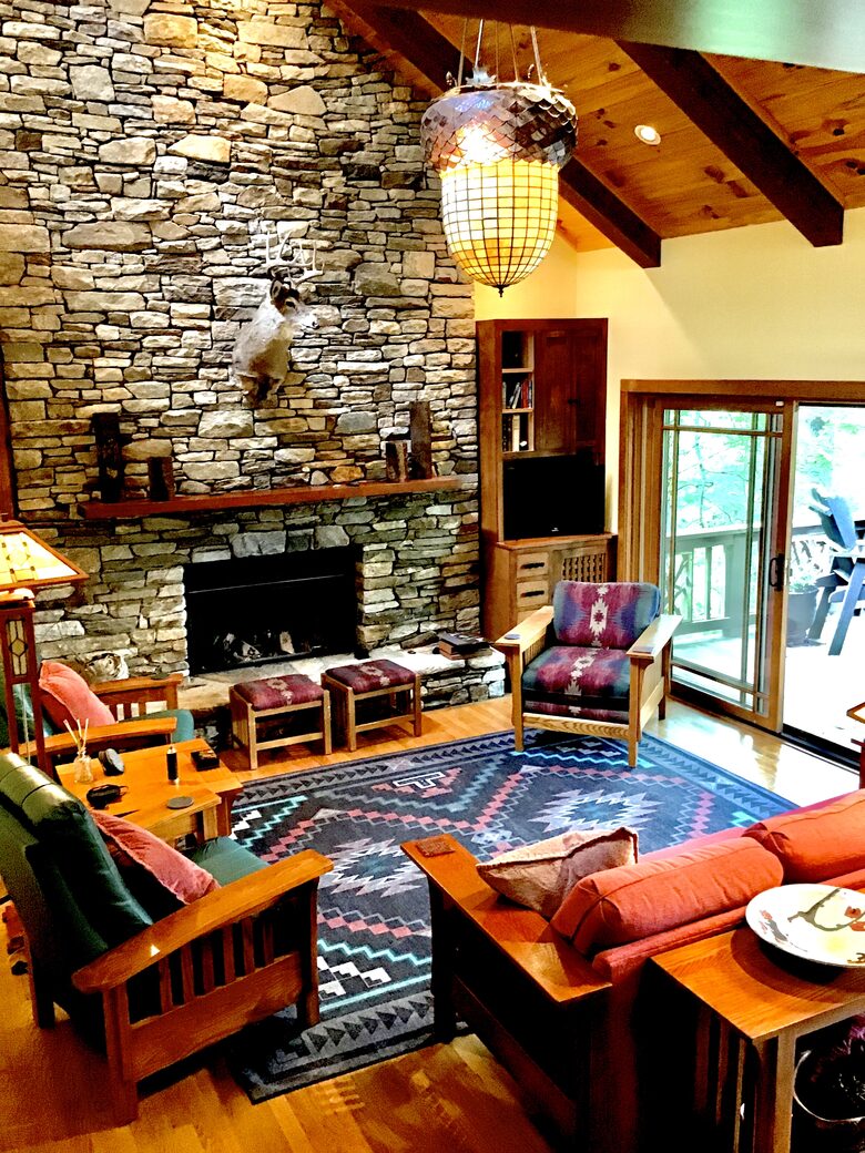 Luxury Treehouse at Water’s Edge - Sapphire, North Carolina