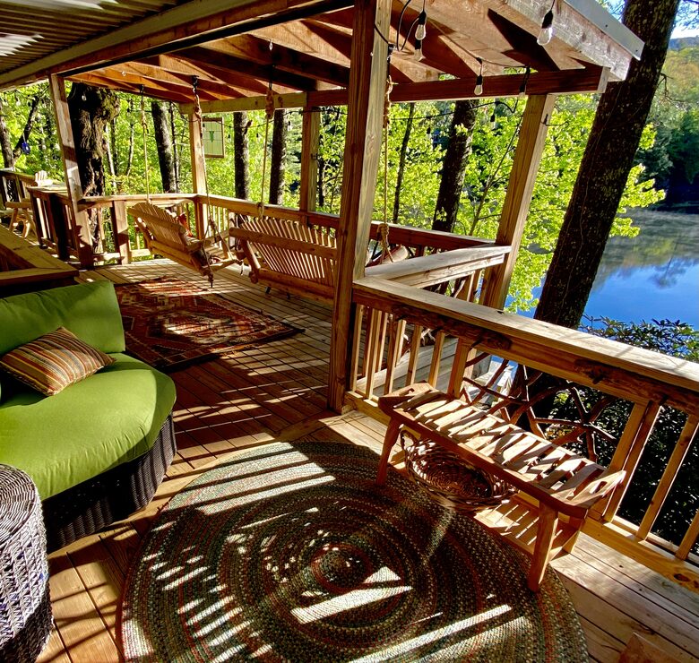 Luxury Treehouse at Water’s Edge - Sapphire, North Carolina