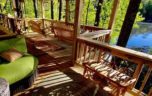 Luxury Treehouse at Water’s Edge - Sapphire, North Carolina