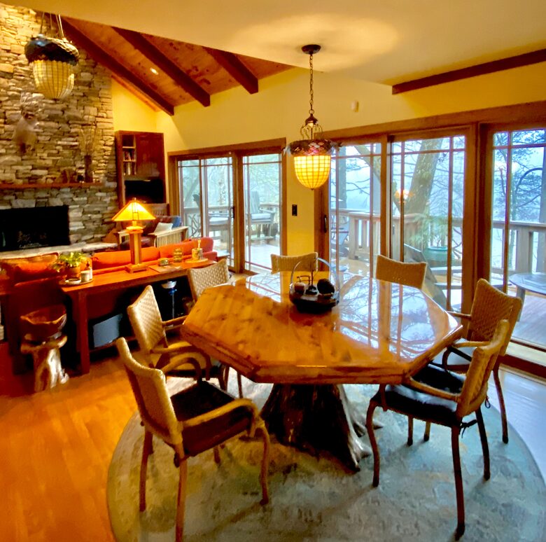 Luxury Treehouse at Water’s Edge - Sapphire, North Carolina