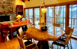 Luxury Treehouse at Water’s Edge - Sapphire, North Carolina