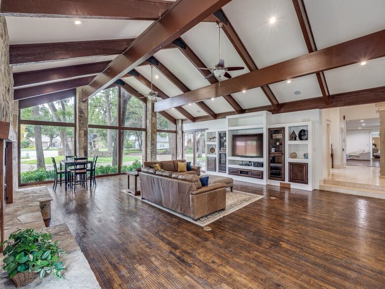Expansive Dallas Retreat with Outdoor Paradise - Irving, Texas