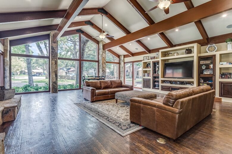 Expansive Dallas Retreat with Outdoor Paradise - Irving, Texas