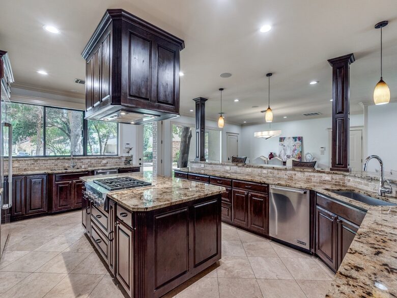 Expansive Dallas Retreat with Outdoor Paradise - Irving, Texas