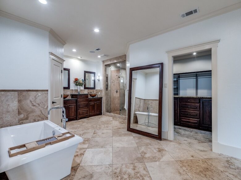 Expansive Dallas Retreat with Outdoor Paradise - Irving, Texas