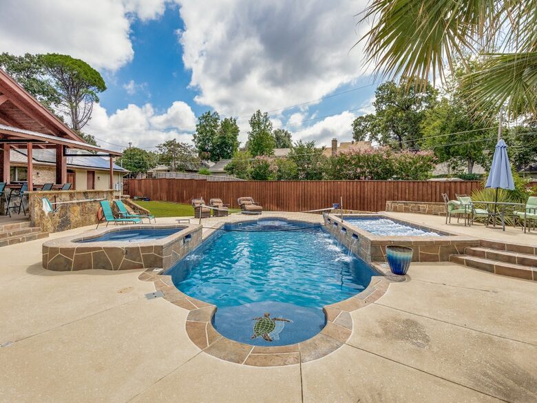 Expansive Dallas Retreat with Outdoor Paradise - Irving, Texas