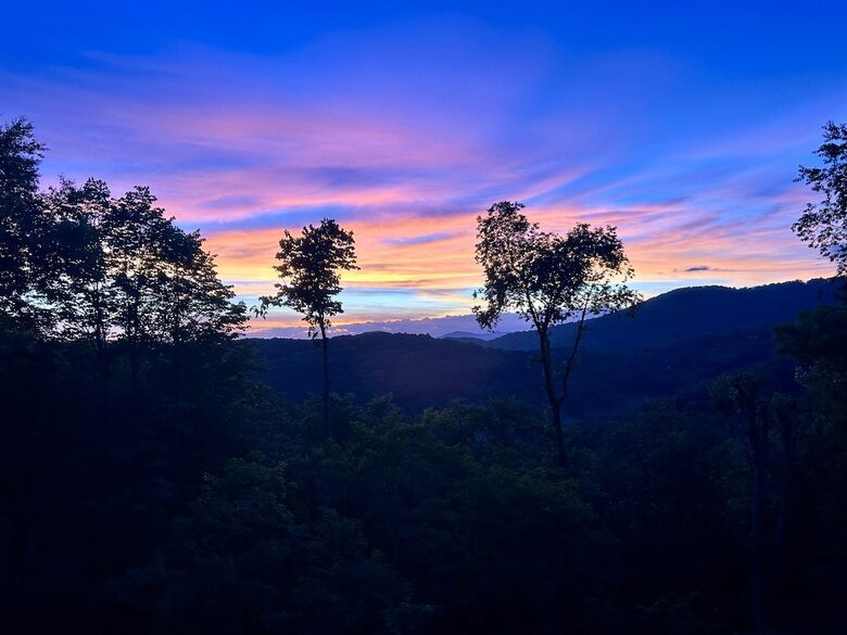 TIMBER RIDGE RETREAT-with Private Theater, Hot Tub & Game Room, Mountain Views - Mars Hill, North Carolina