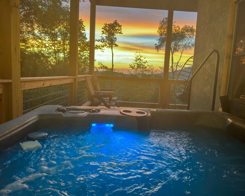 TIMBER RIDGE RETREAT-with Private Theater, Hot Tub & Game Room, Mountain Views - Mars Hill, North Carolina